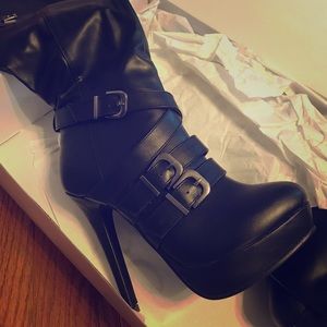 SHI over knee black buckle boots